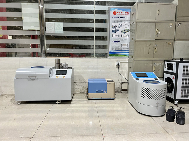 南昌理工學(xué)院全方位行星球磨機(jī)<div   id=